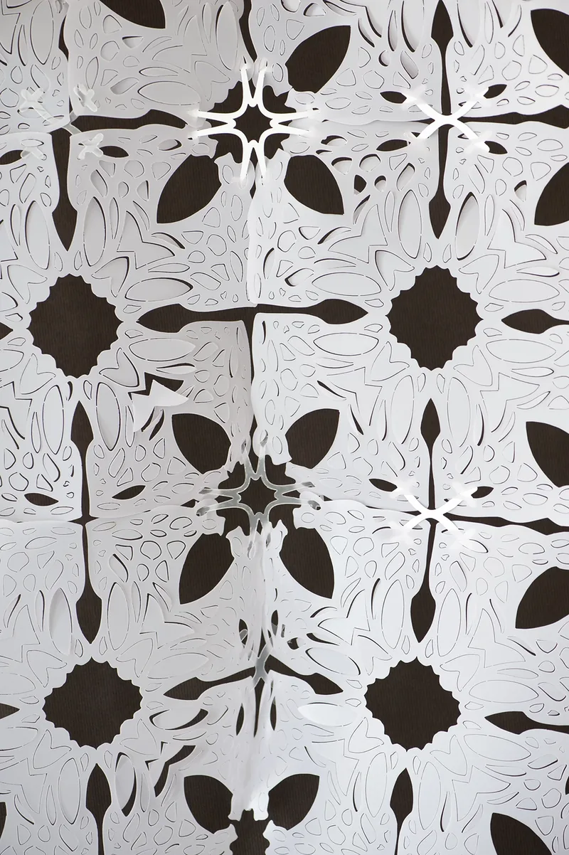 DMA 2013 - TextileArchitecturer la lumière : des modules découpés et ajourés pour filtrer la lumière et dessiner l’ombre.