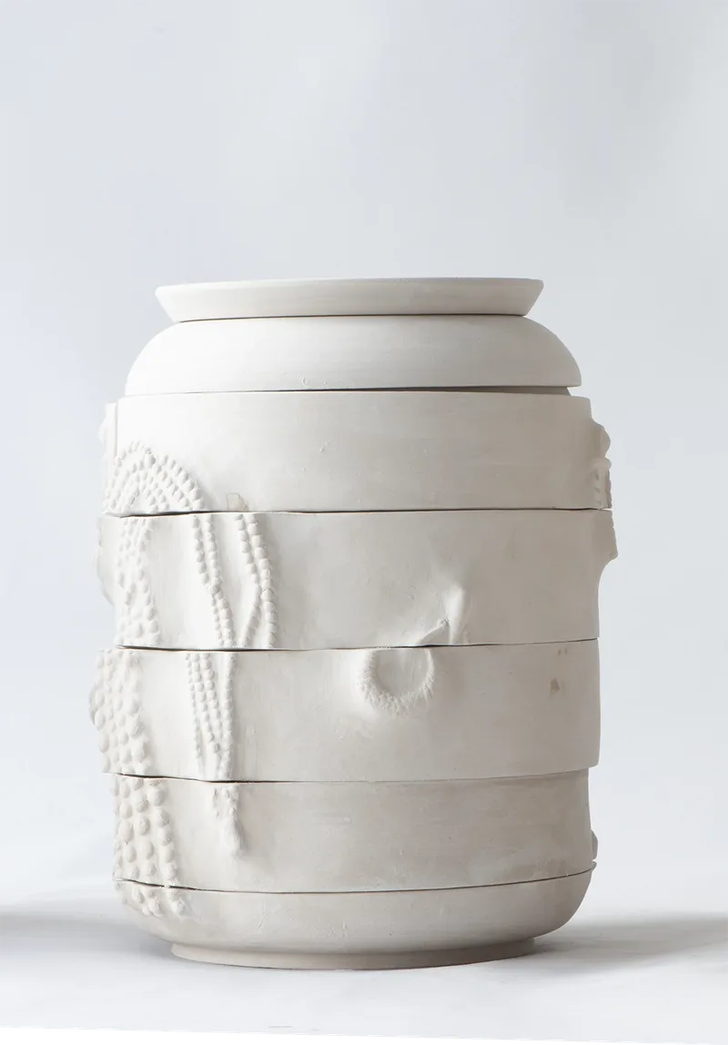 DMA 2013 - CéramiqueVivre avec ses souvenirs : des urnes-boîtes en céramique pour rassembler et se remémorer les moments d’une vie.