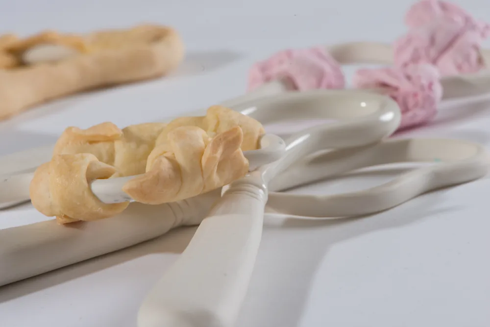 Ustensiles en porcelaine et pâtes biscuitées