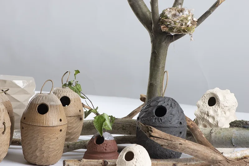 DMA 2014 - CéramiqueRefuges à oiseaux : des nichoirs en céramique, textile et bois de robinier pour des espèces menacées.