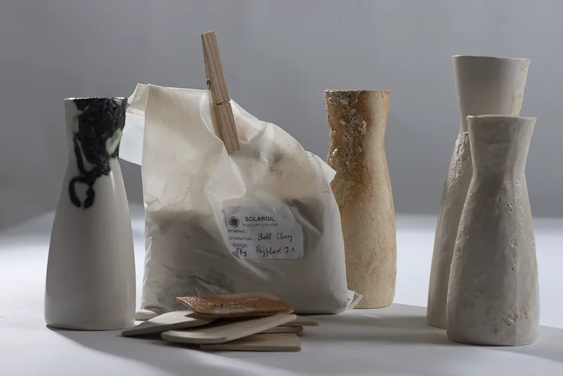 DMA 2014 - CéramiqueMatière alchimique : altérer la pâte d’argile par des gestes et des ingrédients culinaires pour inventer de nouvelles matières.