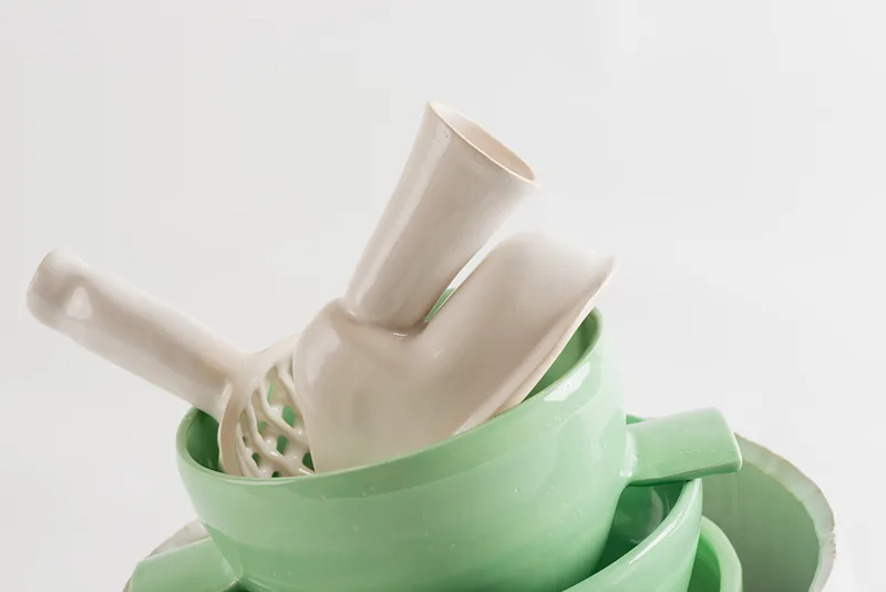 DMA 2015 - CéramiquePharmacopée : des contenants en céramique pour les remèdes à base de plantes.