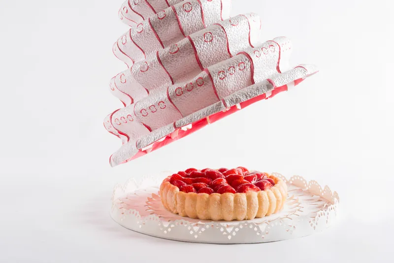 DMA 2015 - CéramiqueDélicats écrins : des cloches à gâteaux qui réveillent les souvenirs d’enfance.