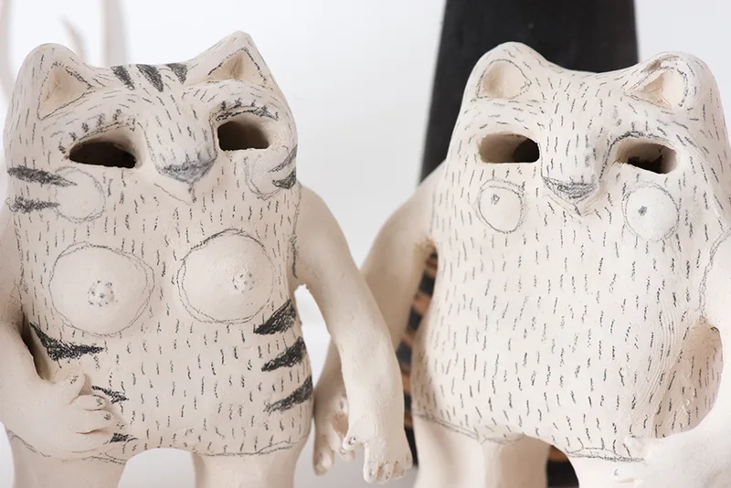 DMA 2016 - CéramiqueDuo : la rencontre de deux personnages, entre céramique et textile.