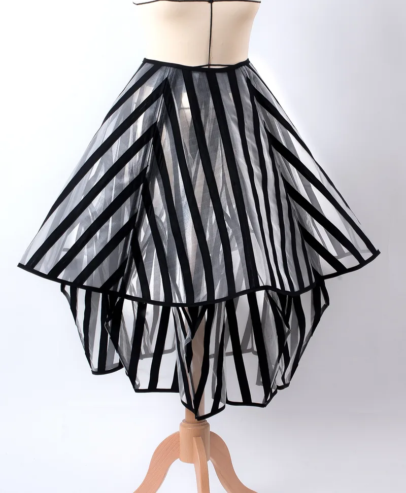 DMA 2016 - TextileMotif mouvant / Émouvant motif : un jupon plissé qui s’anime avec le corps.