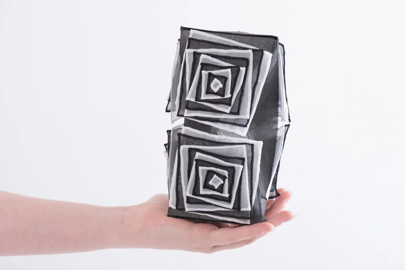 DMA 2018 - TextileL’imaginaire géométrique : du carré à des motifs vibrants pour surfaces textiles.