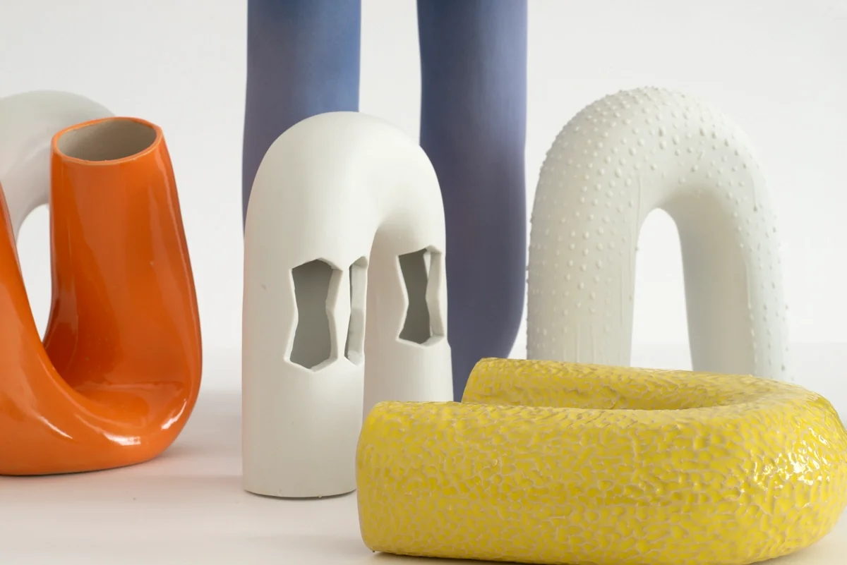 Formes céramiques en arche et boudin jaune texturé