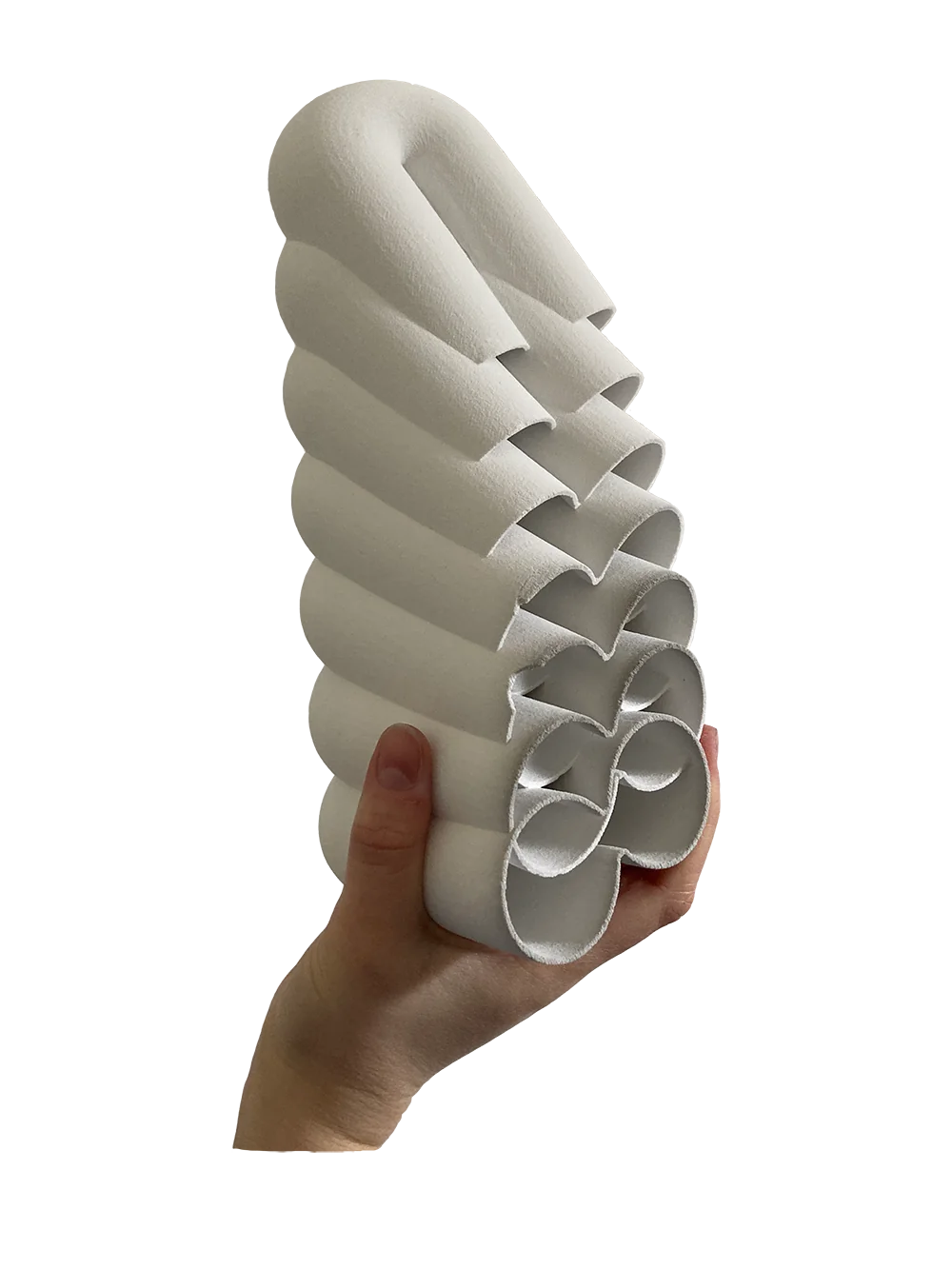 Silhouette en boucles successives imprimée en 3D, tenue à la main