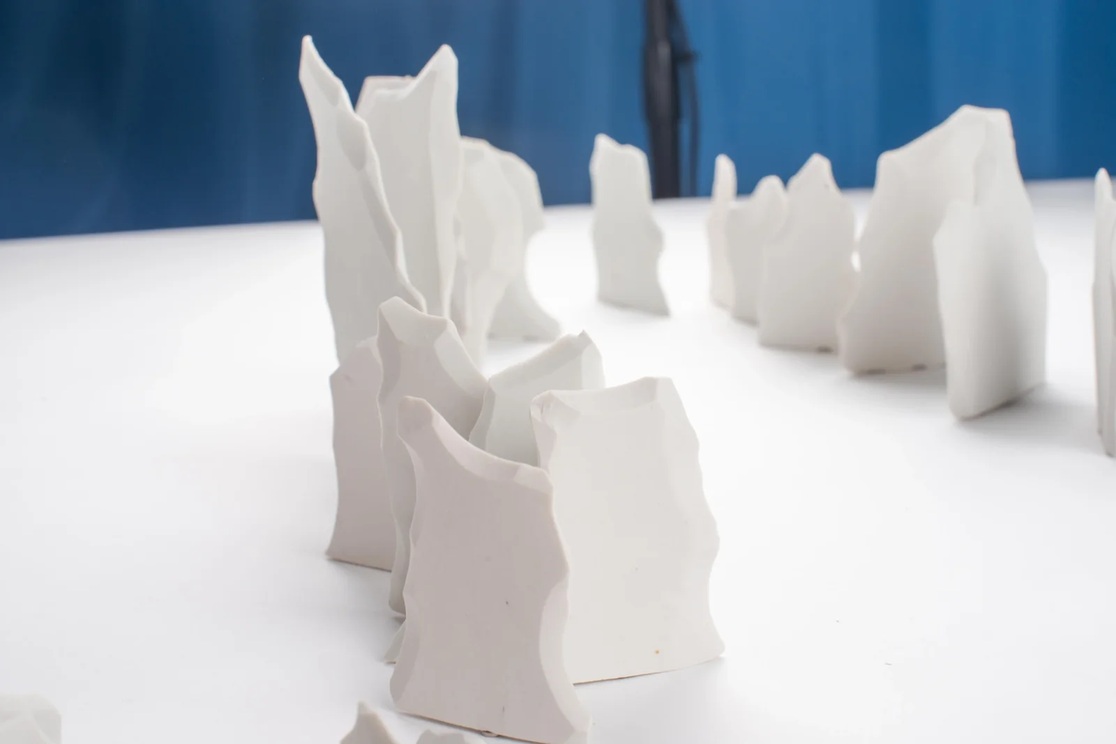 Installation de plaques de porcelaine : strates et stratification