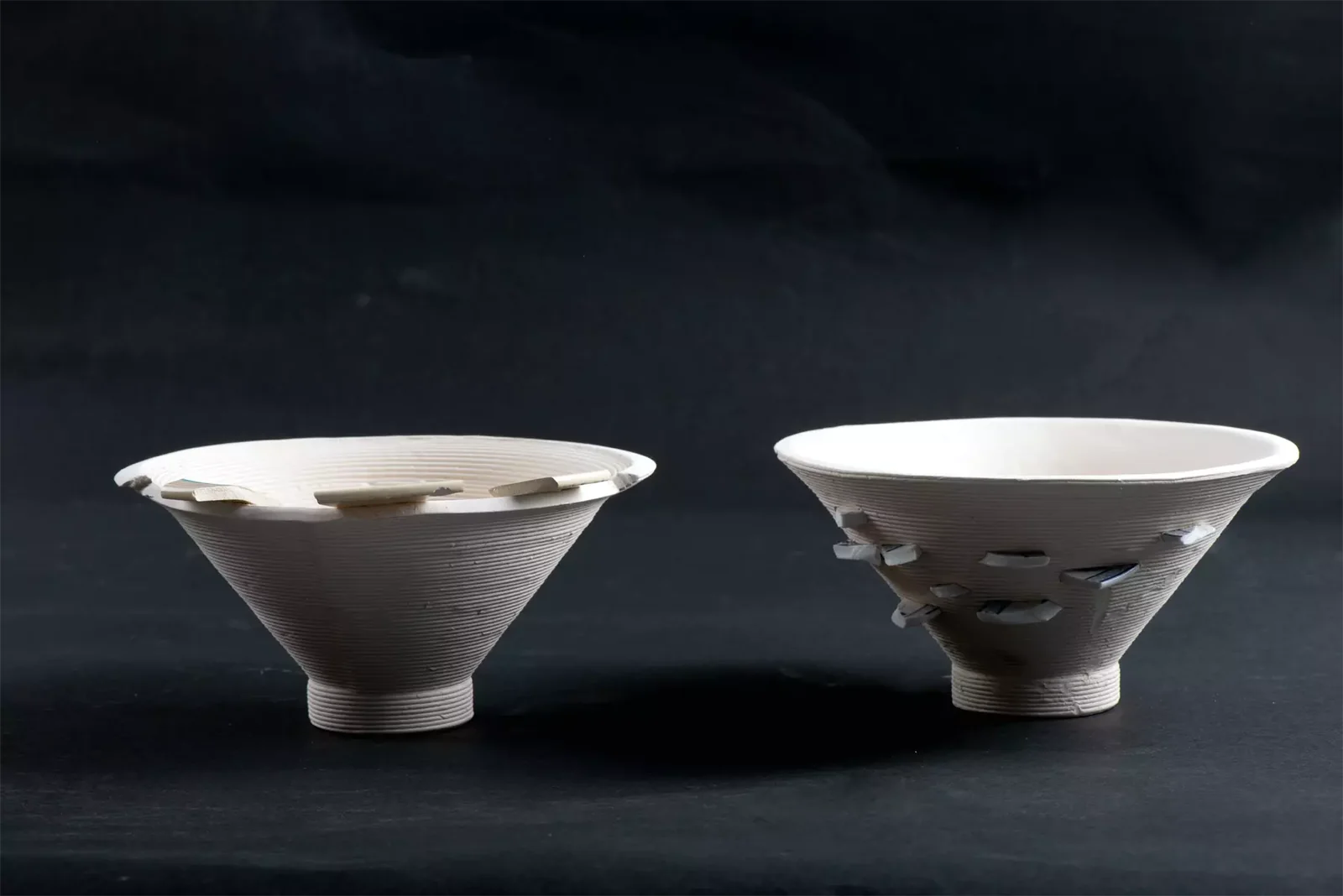 Bols en céramique intégrant des fragments de vaisselle