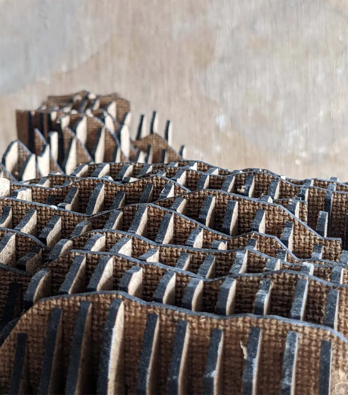 Maquette du relief de la forêt de Meudon en bois découpé au laser