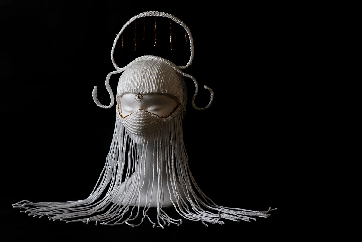 Aspasia : le casque à broderie électronique