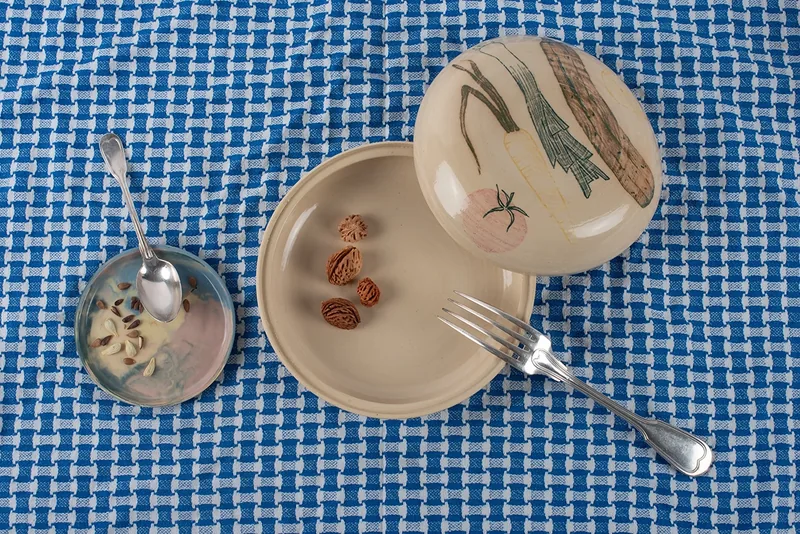 DNMADe 2022/25 - Parcours céramiqueDe la terre à la table : une céramique lente et locale, une matériauthèque, un atelier pour enfants et une gamme d’objets pour le repas.
