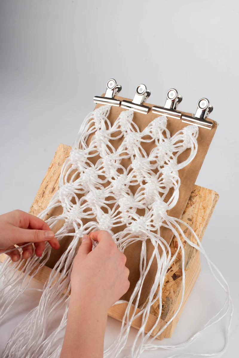 DNMADe 2023/26 - Parcours textileSavoir-Répliquer : redonner vie au macramé et au papier chiffon en les transposant dans de nouvelles matières issues de déchets textiles.